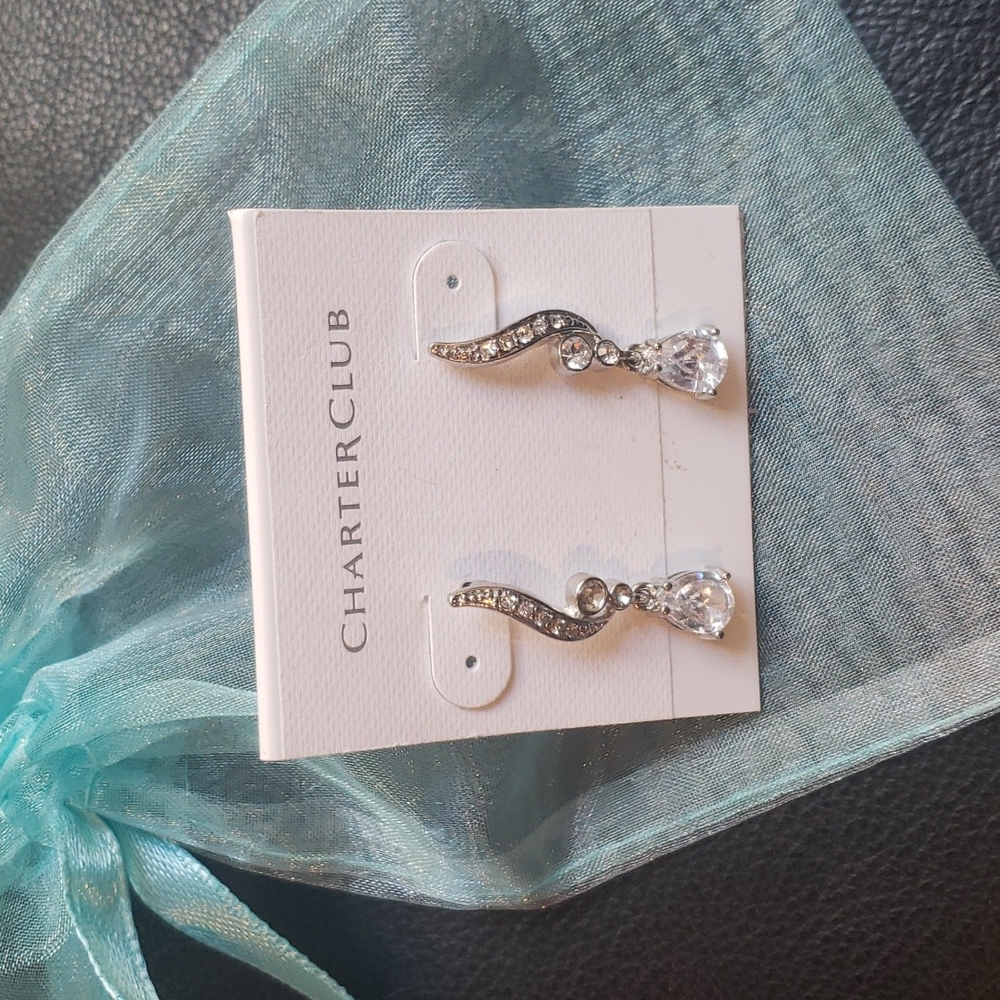 Charter Club NWT pierced drop earrings.